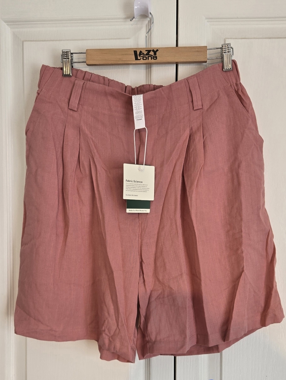 NEW HALARA Pleated High-Waist Bermuda Shorts in Dusty Rose - Large